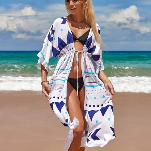 Kimono de plage inspiration scandinave blanc bleu