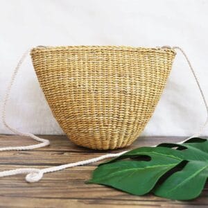 Petit sac de plage en paille à bandoulière produit
