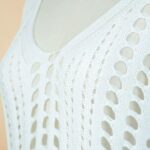 Robe de plage ajourée en maille blanc detail 1