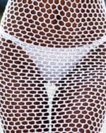 Robe de plage en grande maille detail