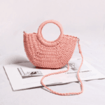 Sac de plage en paille demi lune coloré rose