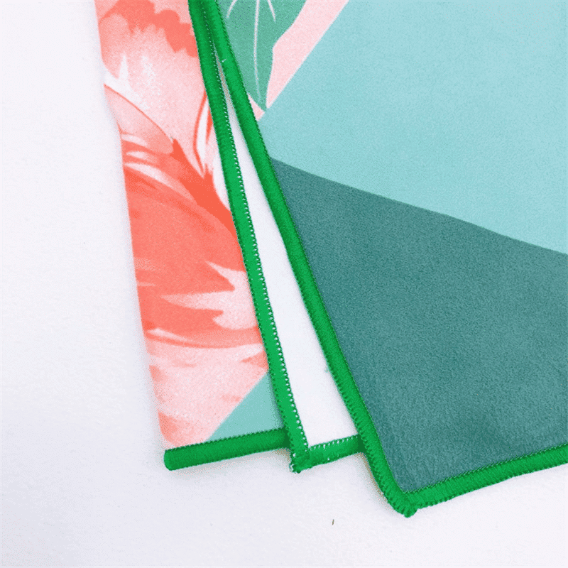 Serviette de plage en microfibre flamant rose detail