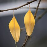 Boucles d'Oreilles Plumes Colorées Metalisées jaune