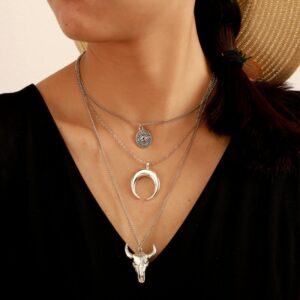 Collier Multirangs Fin et Pendentifs Variés produit