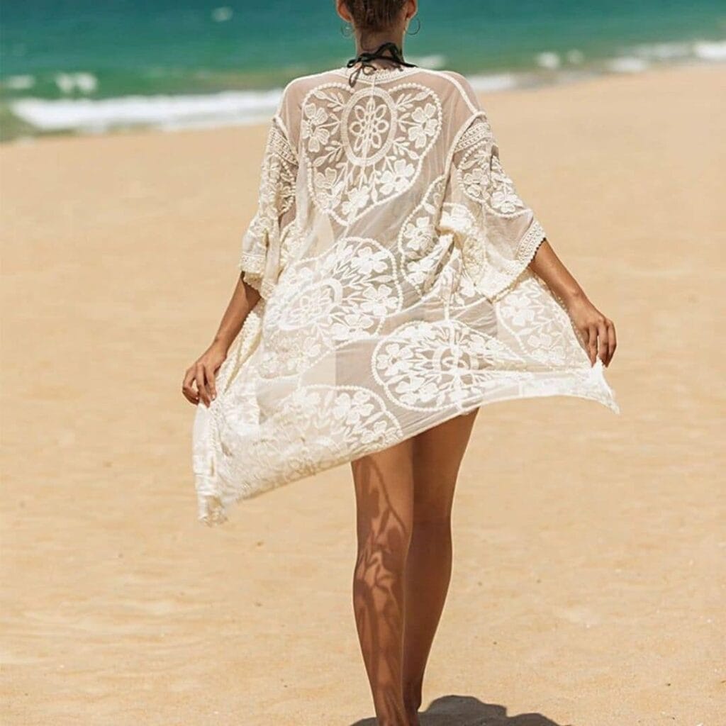 Kimono de Plage à Dentelles Transparentes lifestyle 1