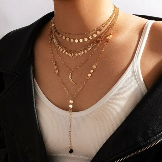 collier multirangs à pendentifs en étoiles et lunes