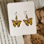 Boucles d'Oreilles Fantaisie Symbole Papillon jaune