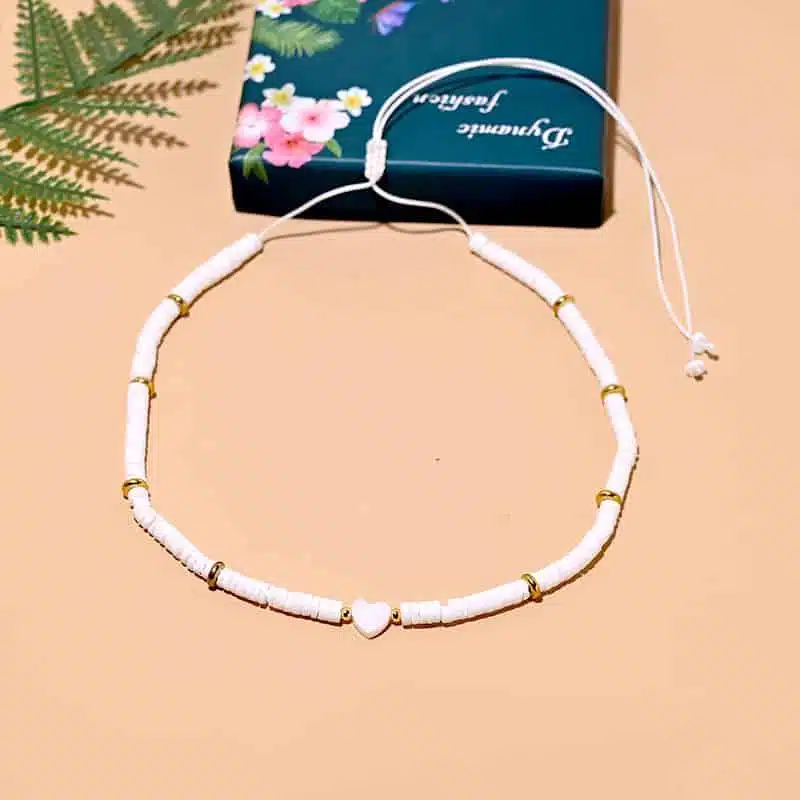 Collier Surfeur Coquillage Blanc Pendentif Coeur Collier Surfeur Coquillage Blanc Pendentif Coeur lifestyle 3