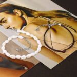 Double Bracelet de Cheville Cuir et Coquillages lifestyle 3