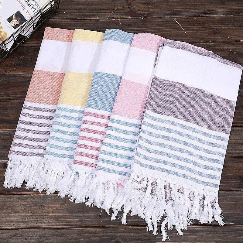 Fouta de Plage Ligné Bicolore à Franges lifestyle 2