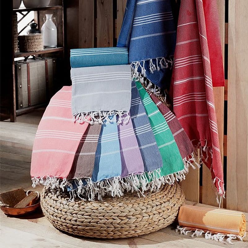 Fouta de Plage Rayures Asymétriques et Franges lifestyle 2