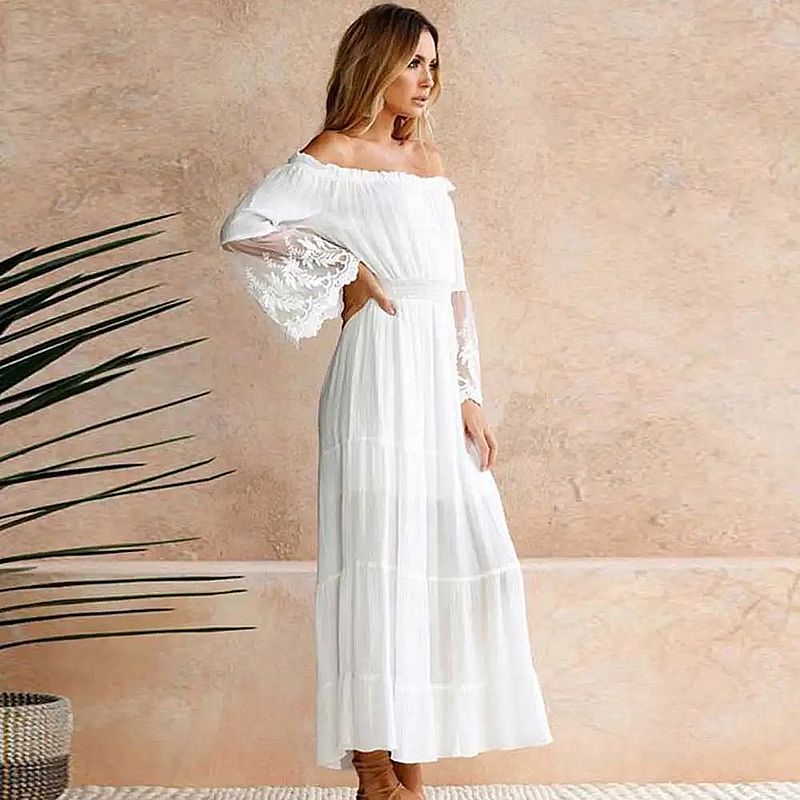 Longue Robe en Mousseline à Épaules Nues lifestyle 3