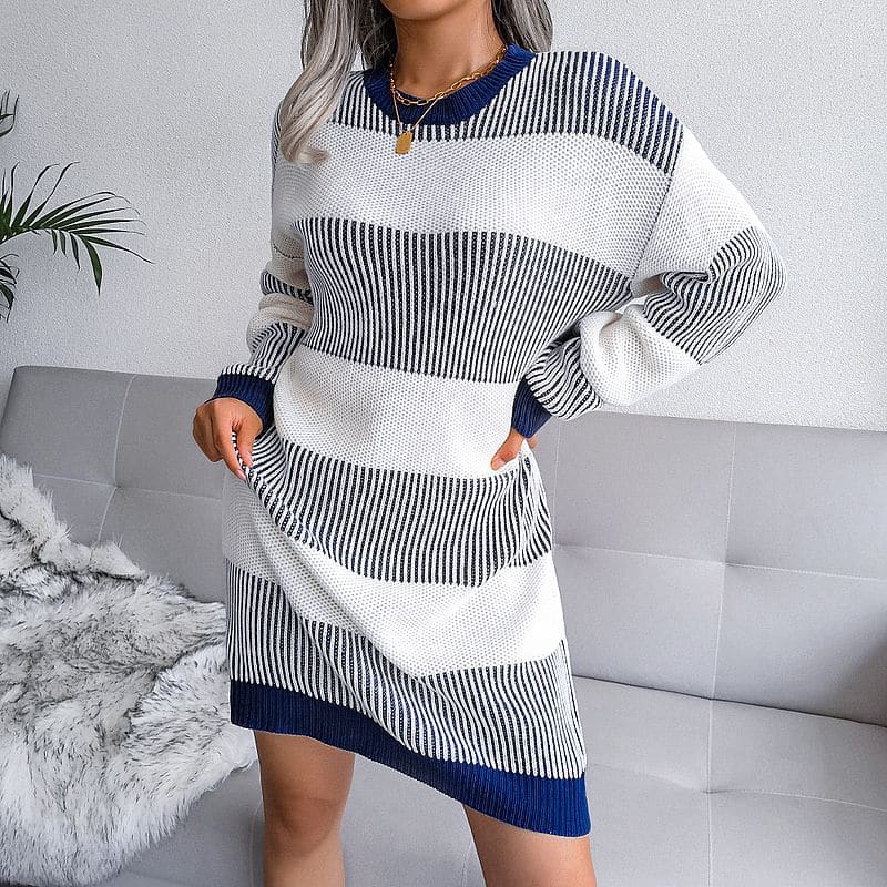 Robe Pull Courte Rayée à Col Rond lifestyle 3