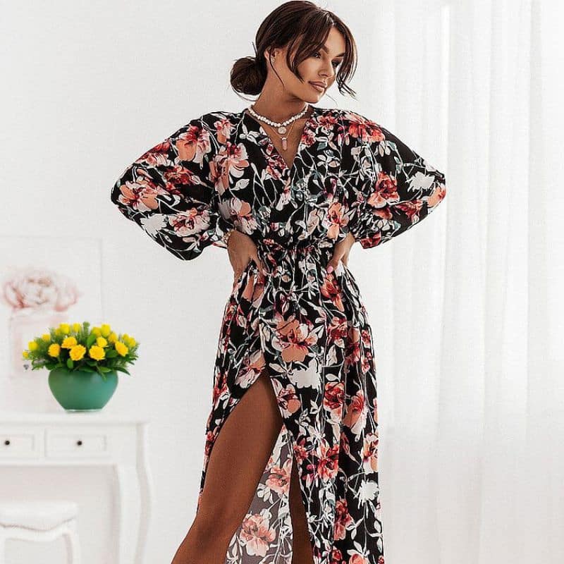 Robe automne longue portfeuille fleuri fente côté lifestyle 1 bis