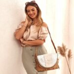 Sac Bandoulière Beige et Argent en Jute lifestyle 1